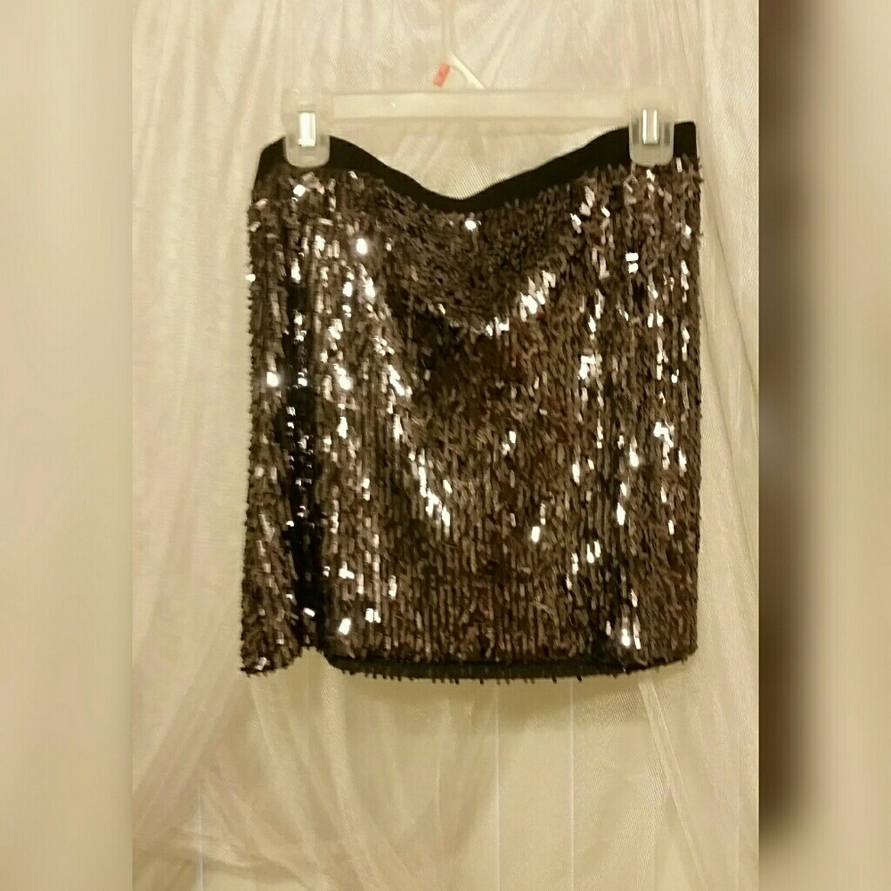 🎉 NEW Express Sparkly/Sequined Party Skirt 🎉